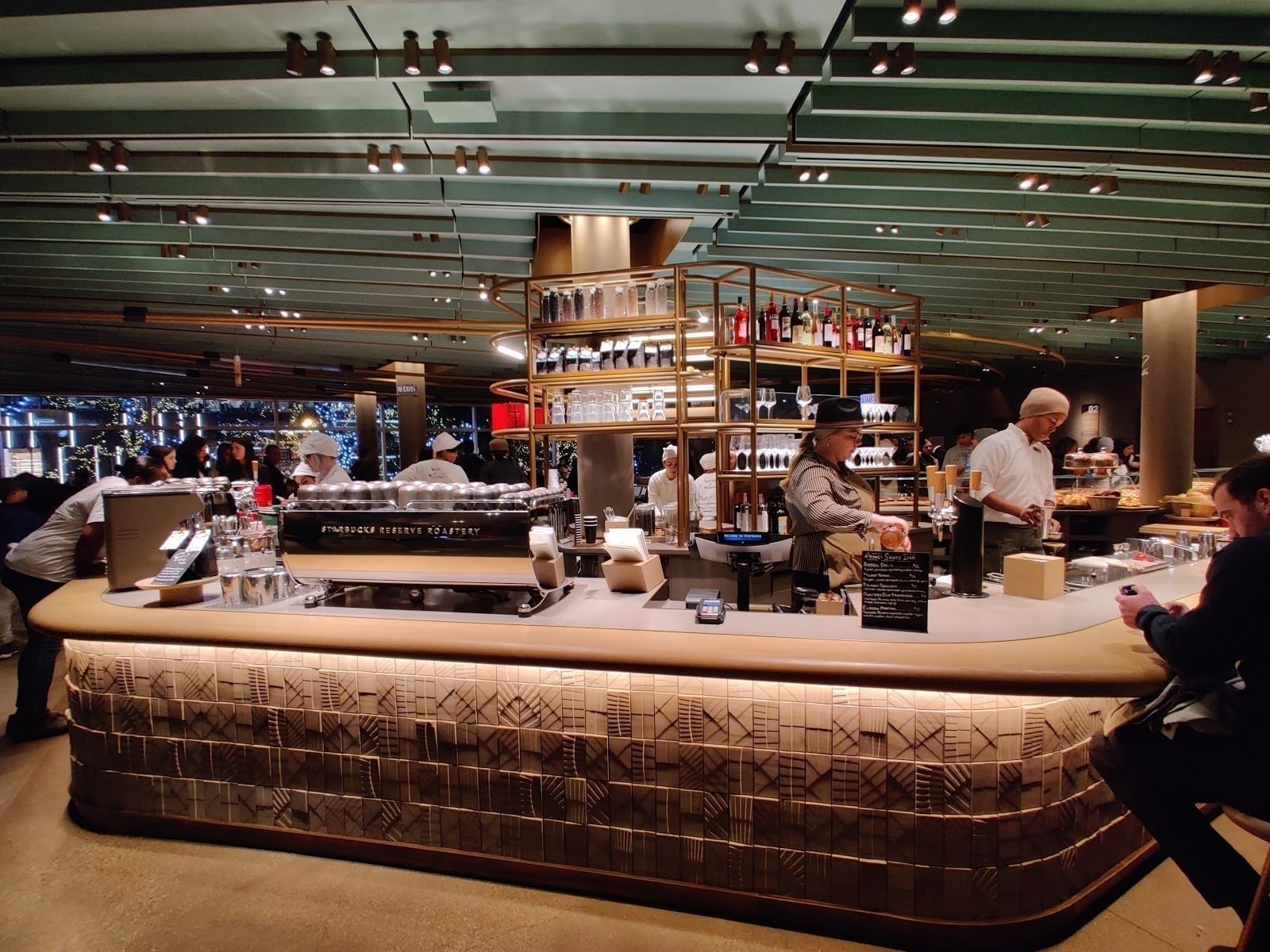 <span class="translation_missing" title="translation missing: en.meta.location_title, location_name: Starbucks Reserve Roastery, city: Chicago">Location Title</span>
