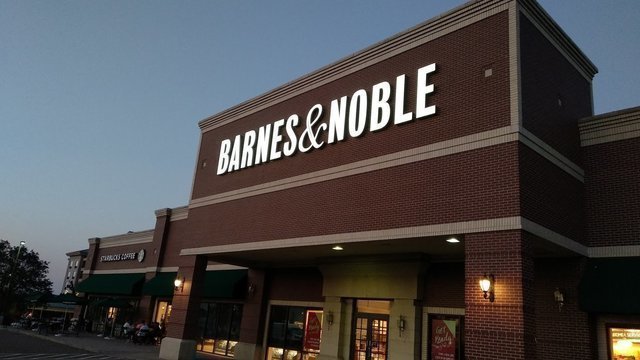Barnes & Noble (Colorado Blvd)