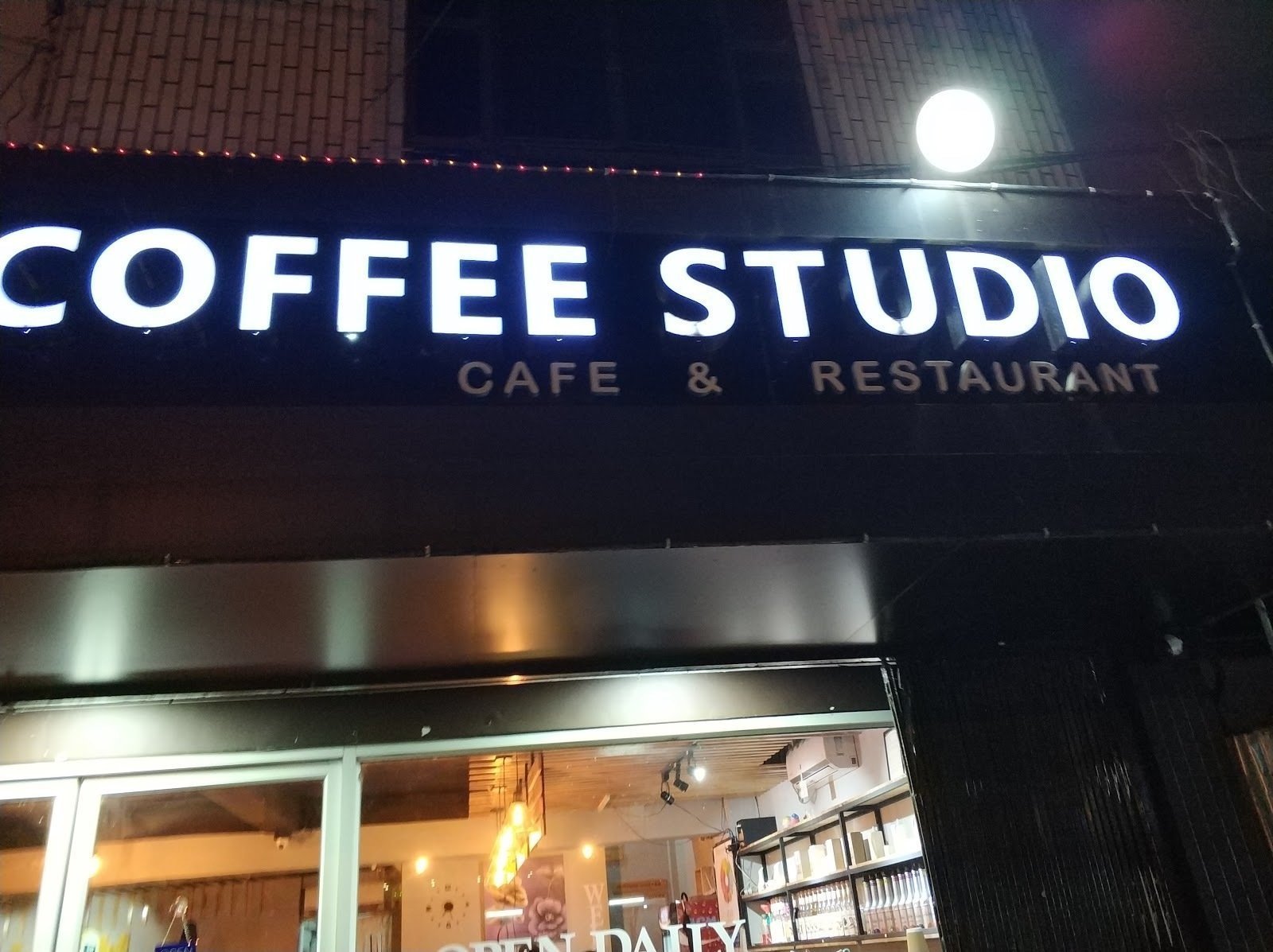 <span class="translation_missing" title="translation missing: en.meta.location_title, location_name: Coffee Studio Cafe, city: Yangon">Location Title</span>
