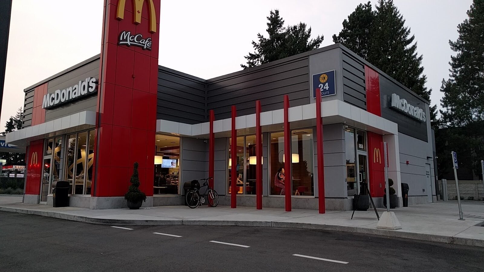 McDonald's @ McCallum Rd: A Work-Friendly Place in Abbotsford
