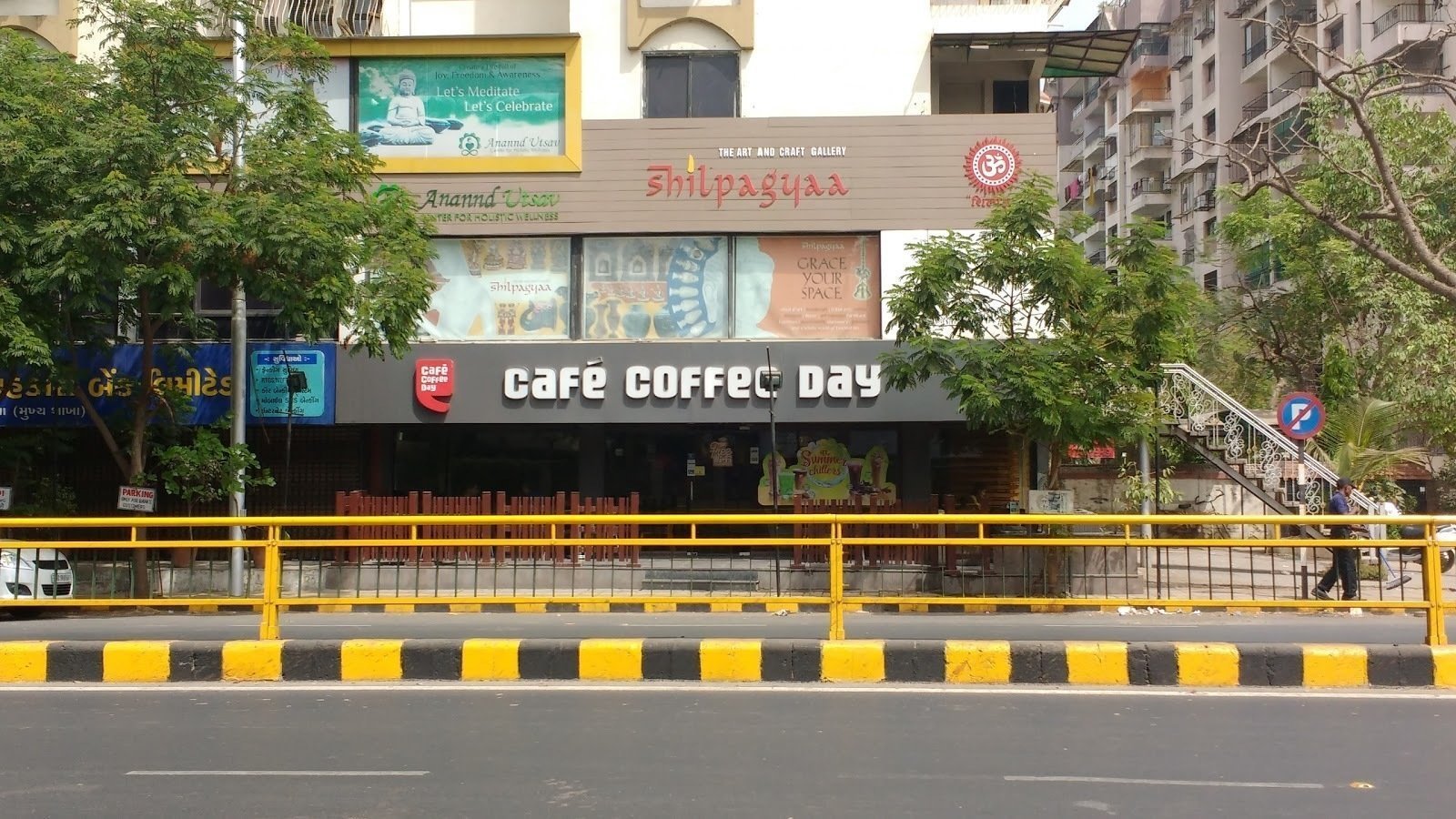 <span class="translation_missing" title="translation missing: en.meta.location_title, location_name: Cafe Coffee Day, city: Ahmedabad">Location Title</span>