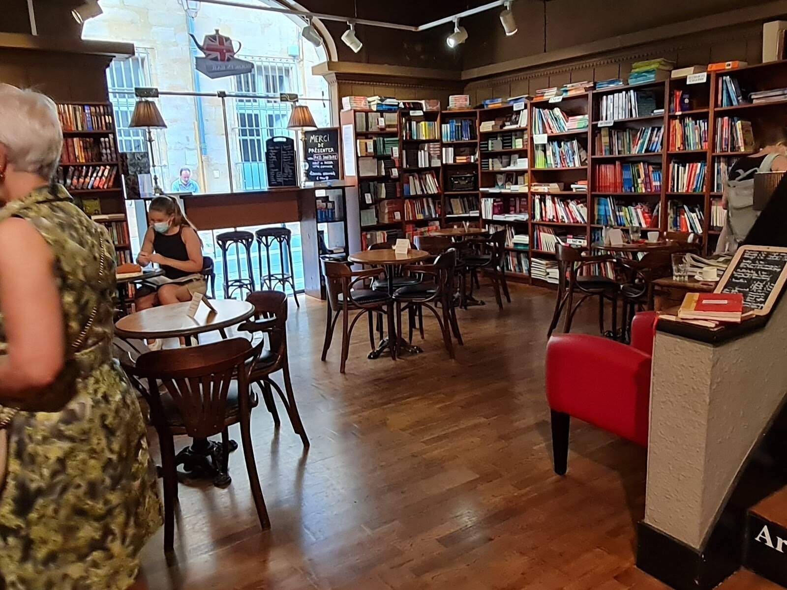Book In Bar - Librairie et café: A Work-Friendly Place in Aix-en-Provence