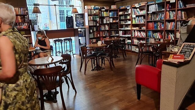 Book In Bar - Librairie et café