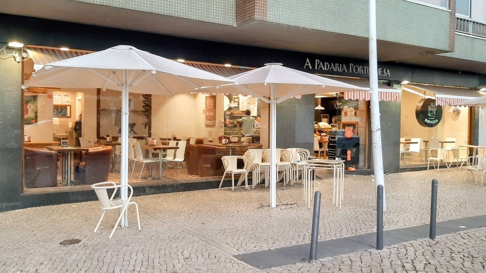 A Padaria Portuguesa @ Av. Dom Nuno Álvares Pereira: A Work-Friendly Place in Almada