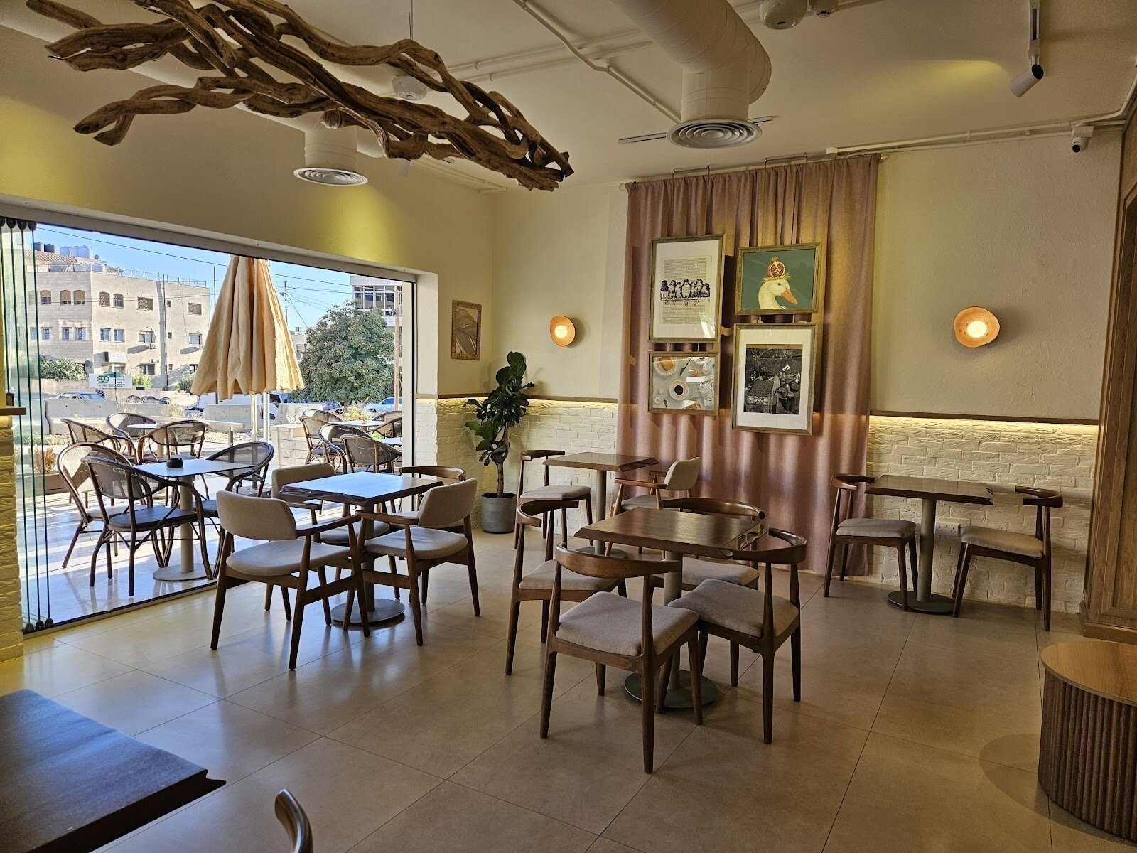 <span class="translation_missing" title="translation missing: en.meta.location_title, location_name: Nest coffee, city: Amman">Location Title</span>