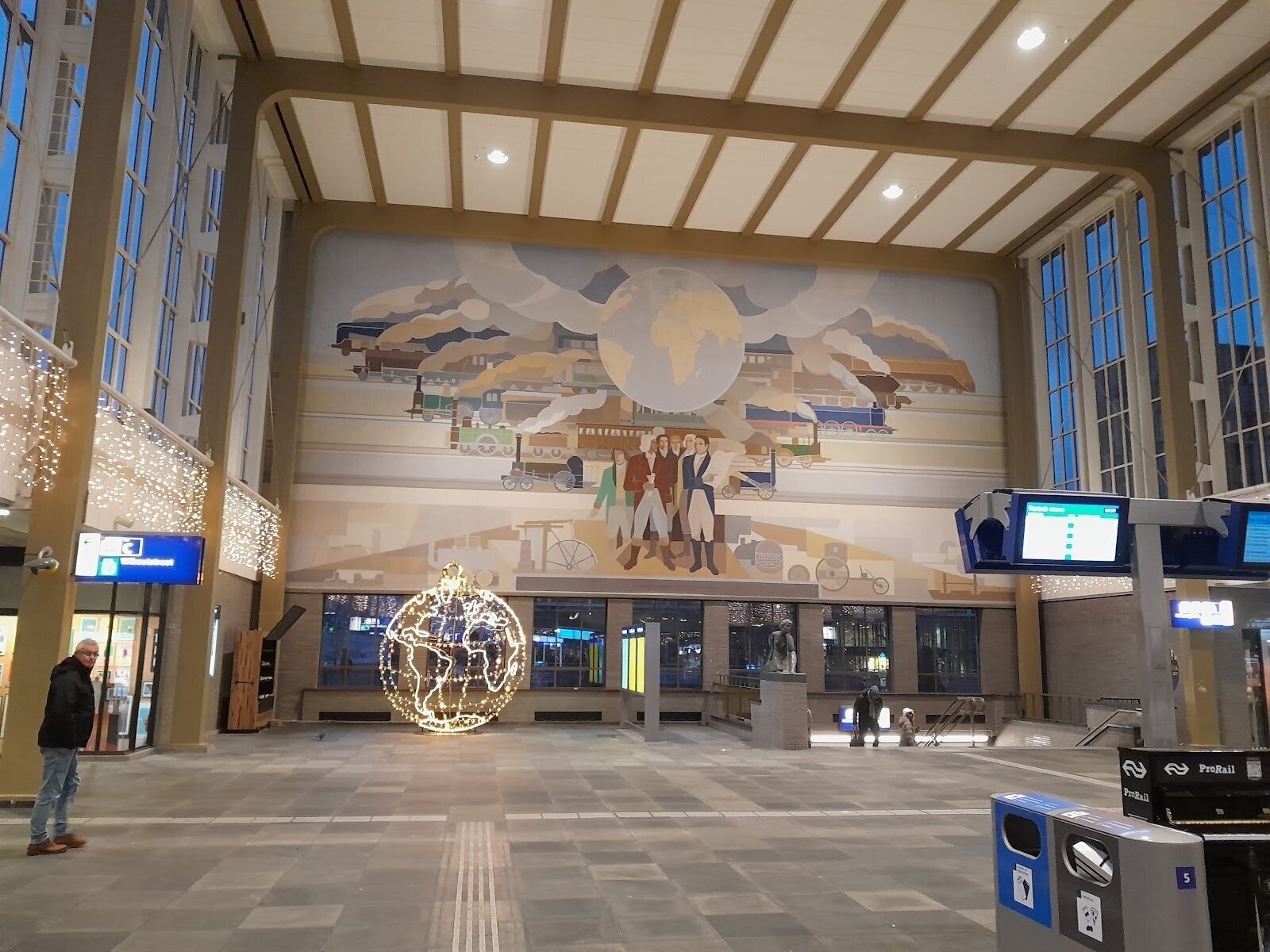 <span class="translation_missing" title="translation missing: en.meta.location_title, location_name: Amstel Station, city: Amsterdam">Location Title</span>