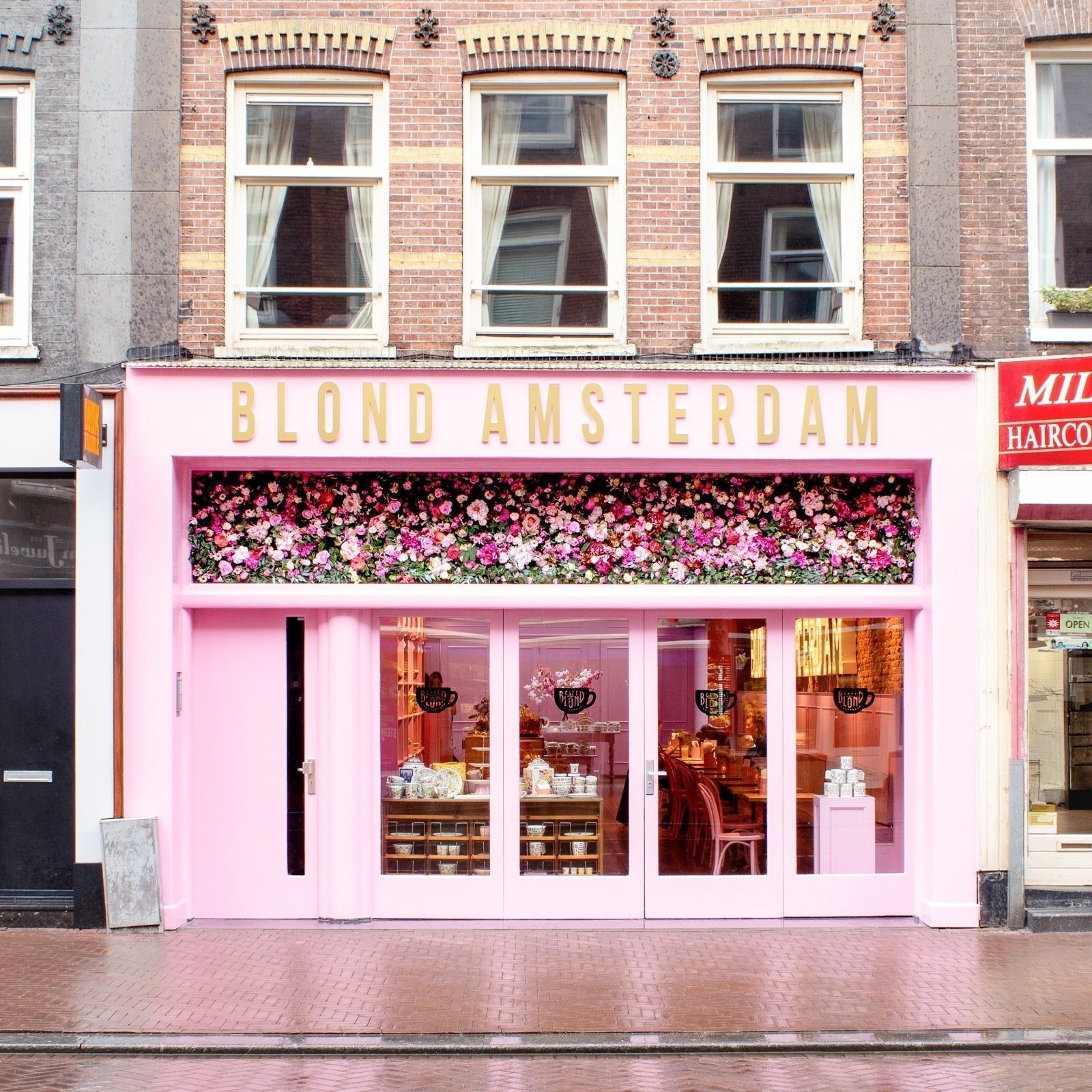<span class="translation_missing" title="translation missing: en.meta.location_title, location_name: Café Blond, city: Amsterdam">Location Title</span>