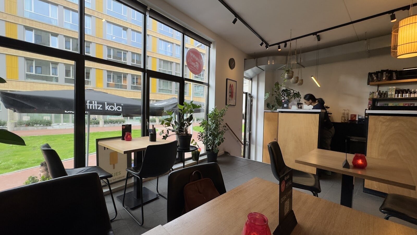 <span class="translation_missing" title="translation missing: en.meta.location_title, location_name: Yummy Bowls, city: Amsterdam">Location Title</span>