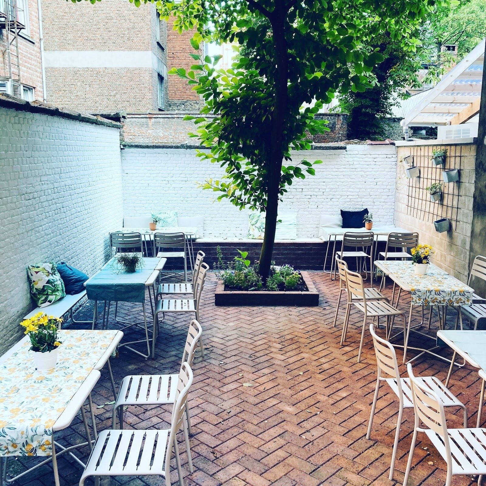 <span class="translation_missing" title="translation missing: en.meta.location_title, location_name: Barchel, city: Antwerp">Location Title</span>