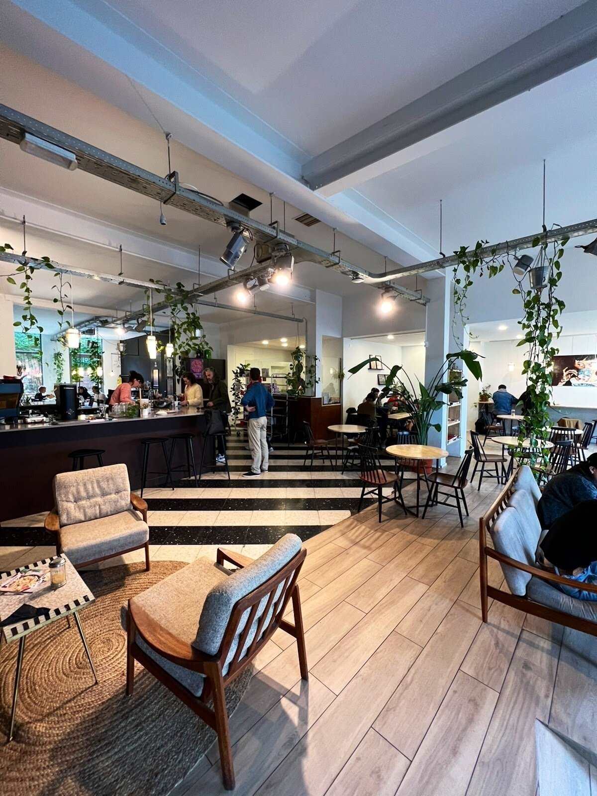 <span class="translation_missing" title="translation missing: en.meta.location_title, location_name: Cuperus Horsey - Koffiebar, city: Antwerp">Location Title</span>