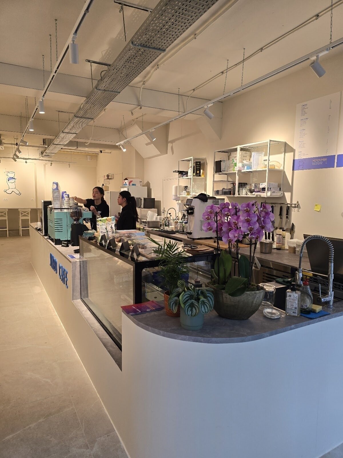 <span class="translation_missing" title="translation missing: en.meta.location_title, location_name: Jinbo Cafe, city: Arnhem">Location Title</span>
