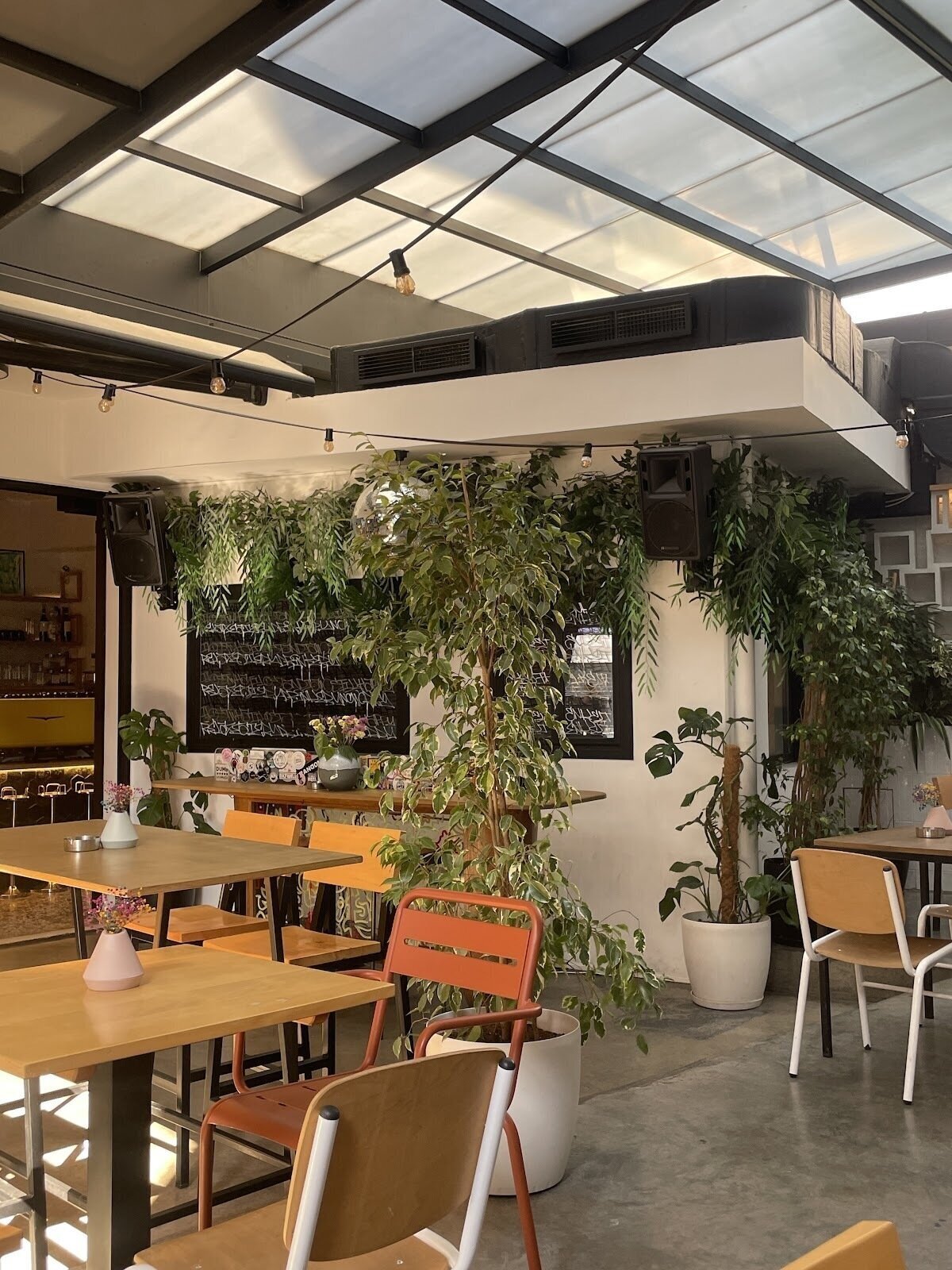 Enkelt Eatery Drinkery: A Work-Friendly Place in Athens