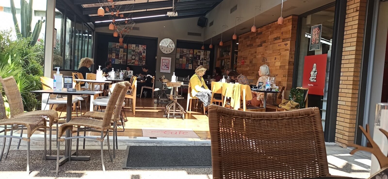 Euripides Bookstore | Ευριπίδης στη Στοά: A Work-Friendly Place in Athens