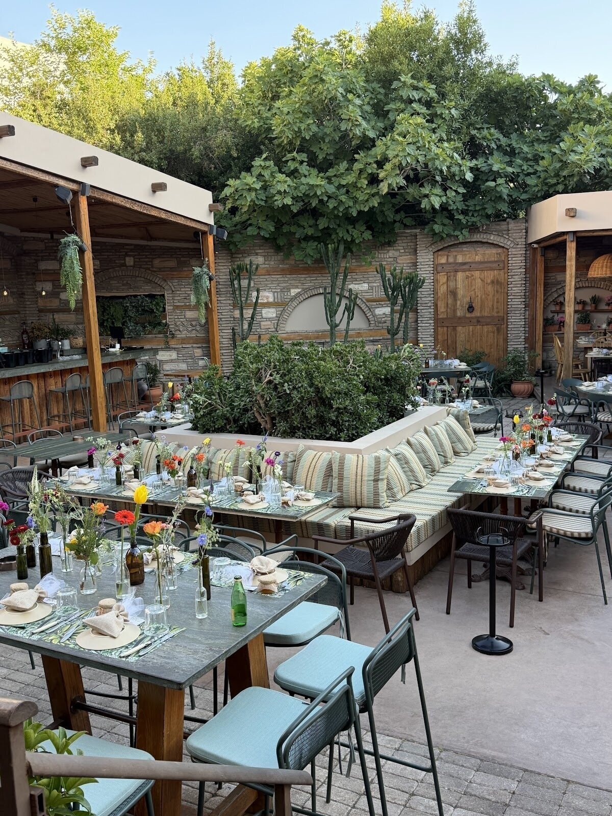 Gardenista: A Work-Friendly Place in Athens