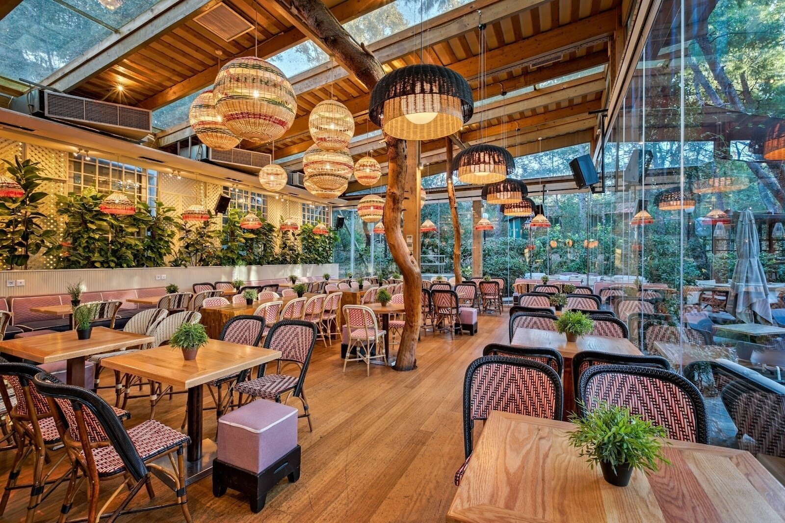Piu Verde: A Work-Friendly Place in Athens