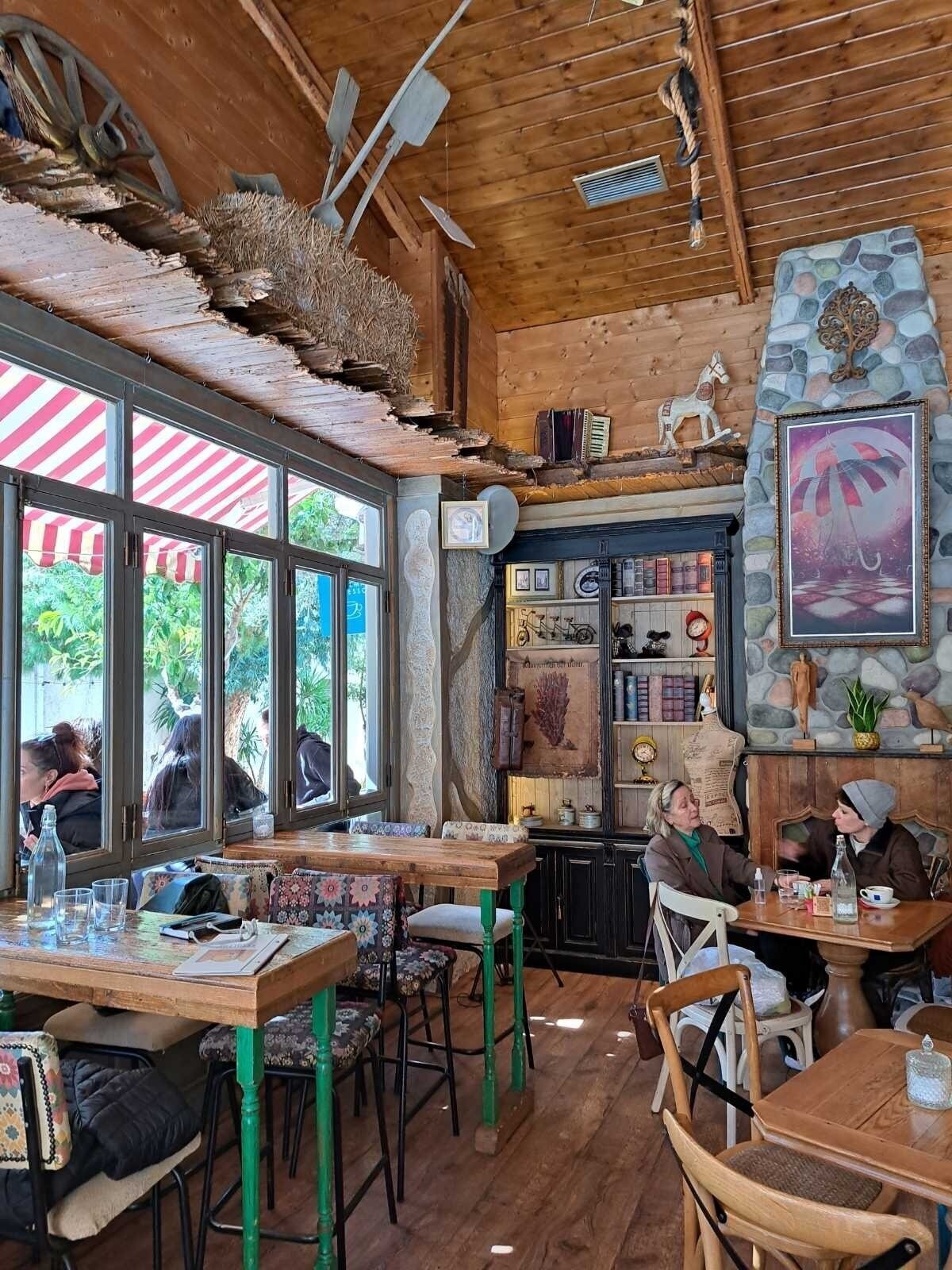 Stylitis: A Work-Friendly Place in Athens