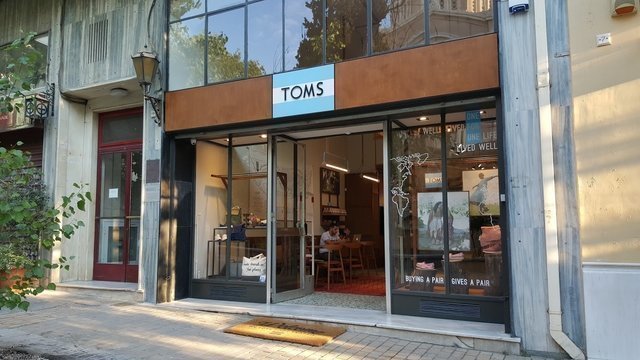 TOMS Flagship Athens (Mitropoleos Square 8)