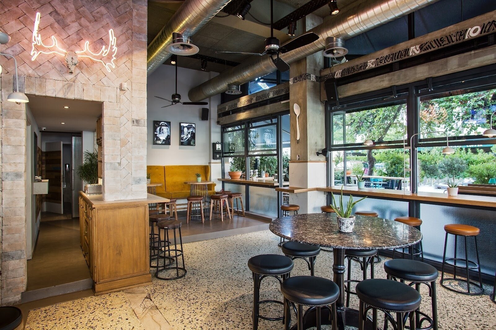 White Spoon: A Work-Friendly Place in Athens