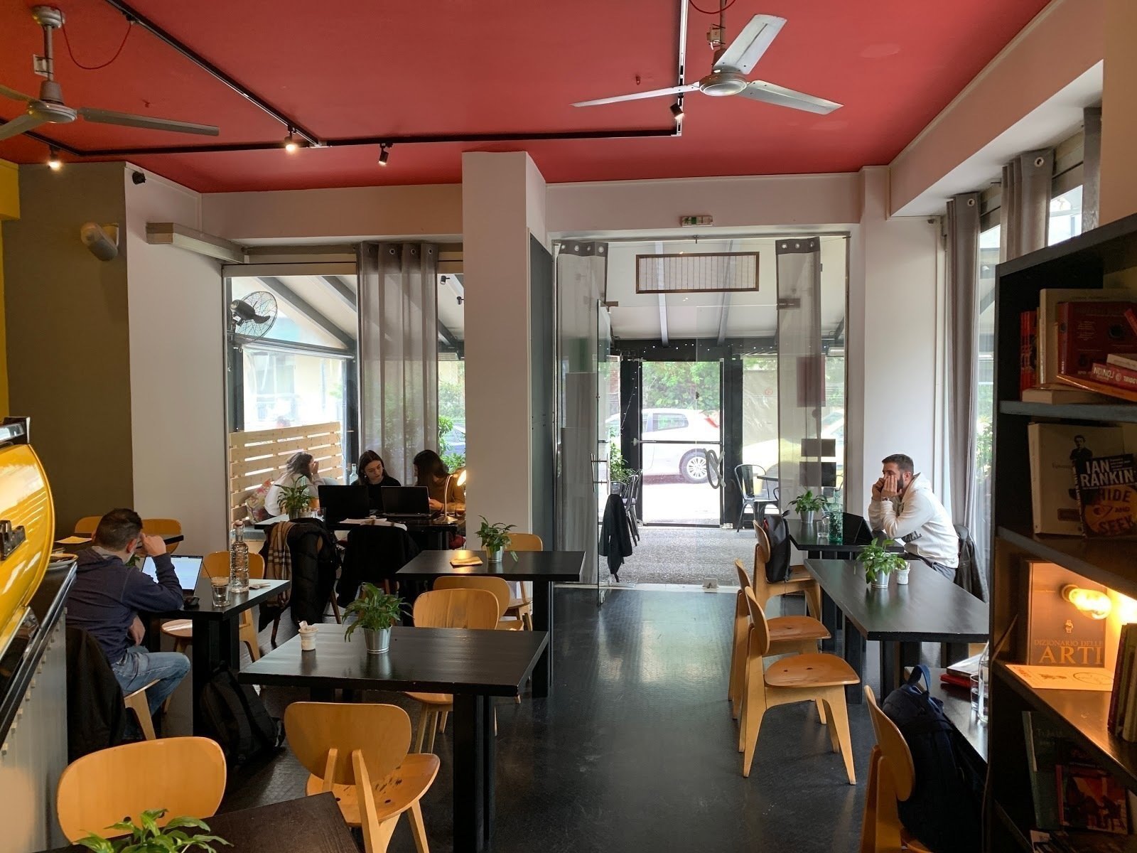 <span class="translation_missing" title="translation missing: en.meta.location_title, location_name: Yellow Cafe, city: Athens">Location Title</span>
