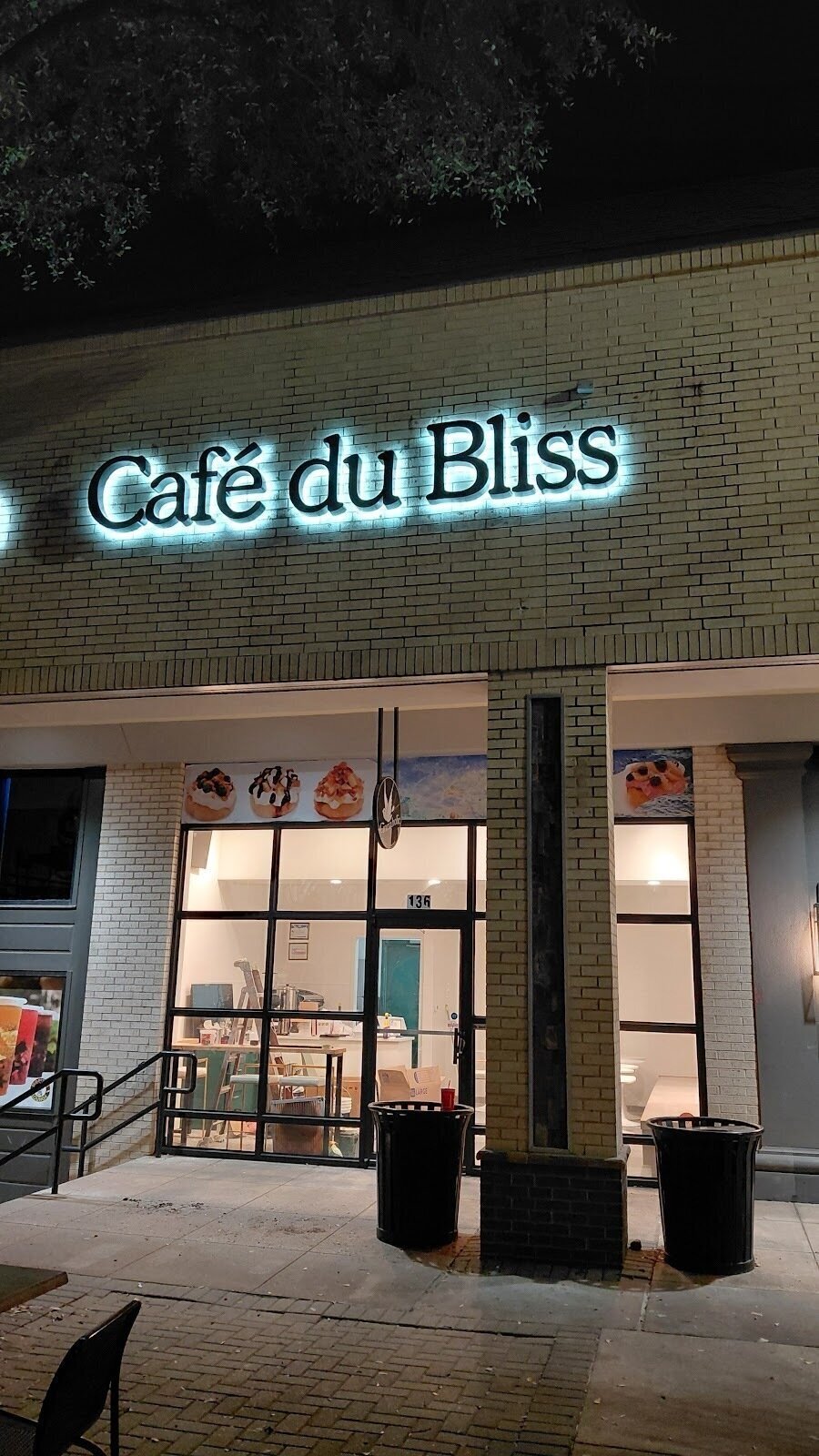 <span class="translation_missing" title="translation missing: en.meta.location_title, location_name: Cafe du Bliss, city: Austin">Location Title</span>
