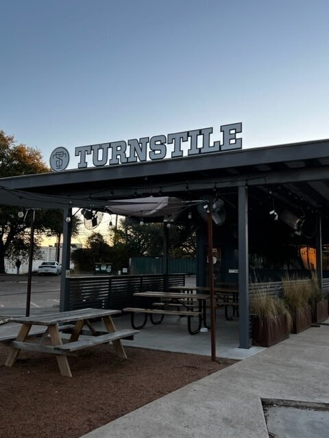 <span class="translation_missing" title="translation missing: en.meta.location_title, location_name: Turnstile Bar and Restaurant, city: Austin">Location Title</span>