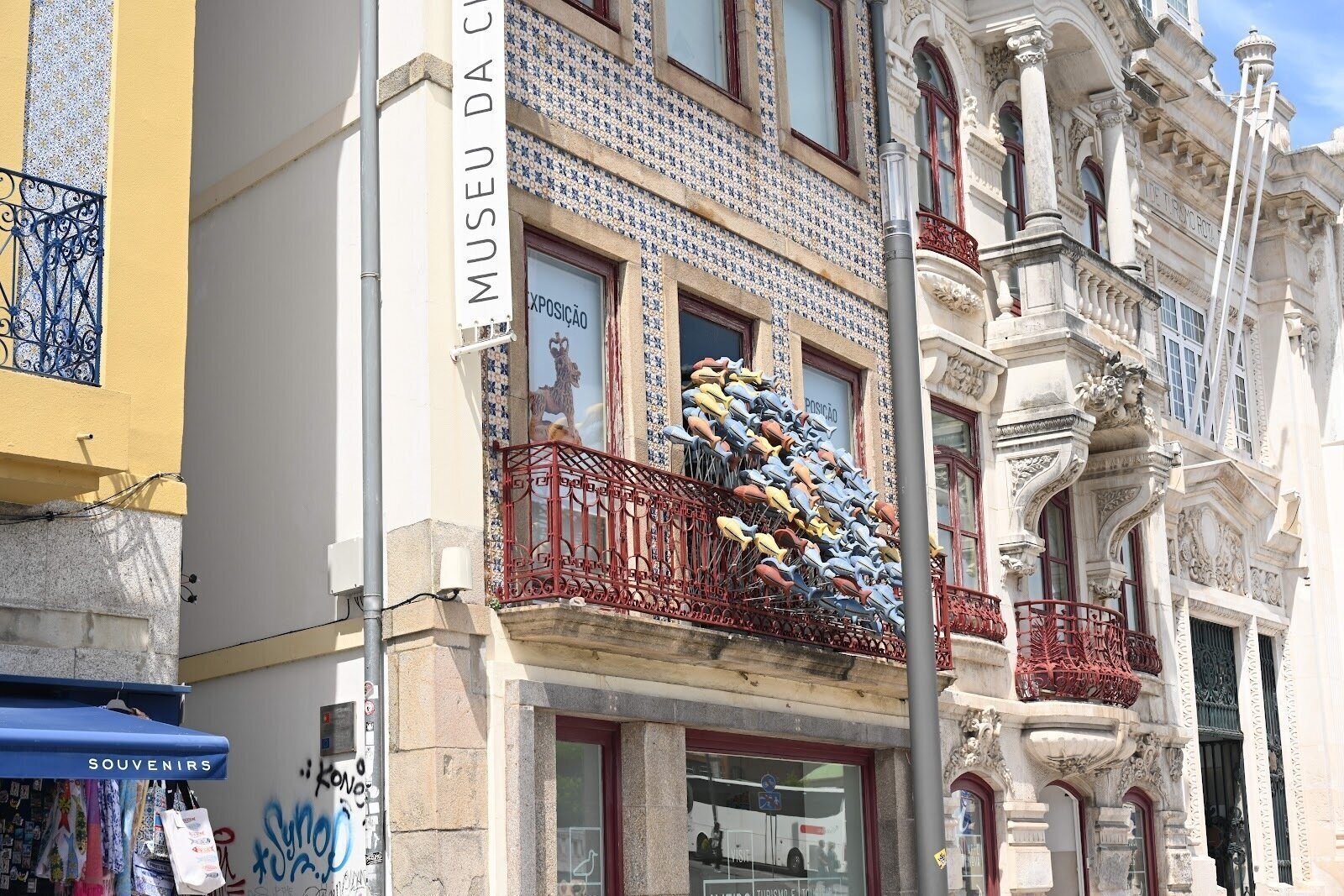 <span class="translation_missing" title="translation missing: en.meta.location_title, location_name: Aveiro Center, city: Aveiro">Location Title</span>