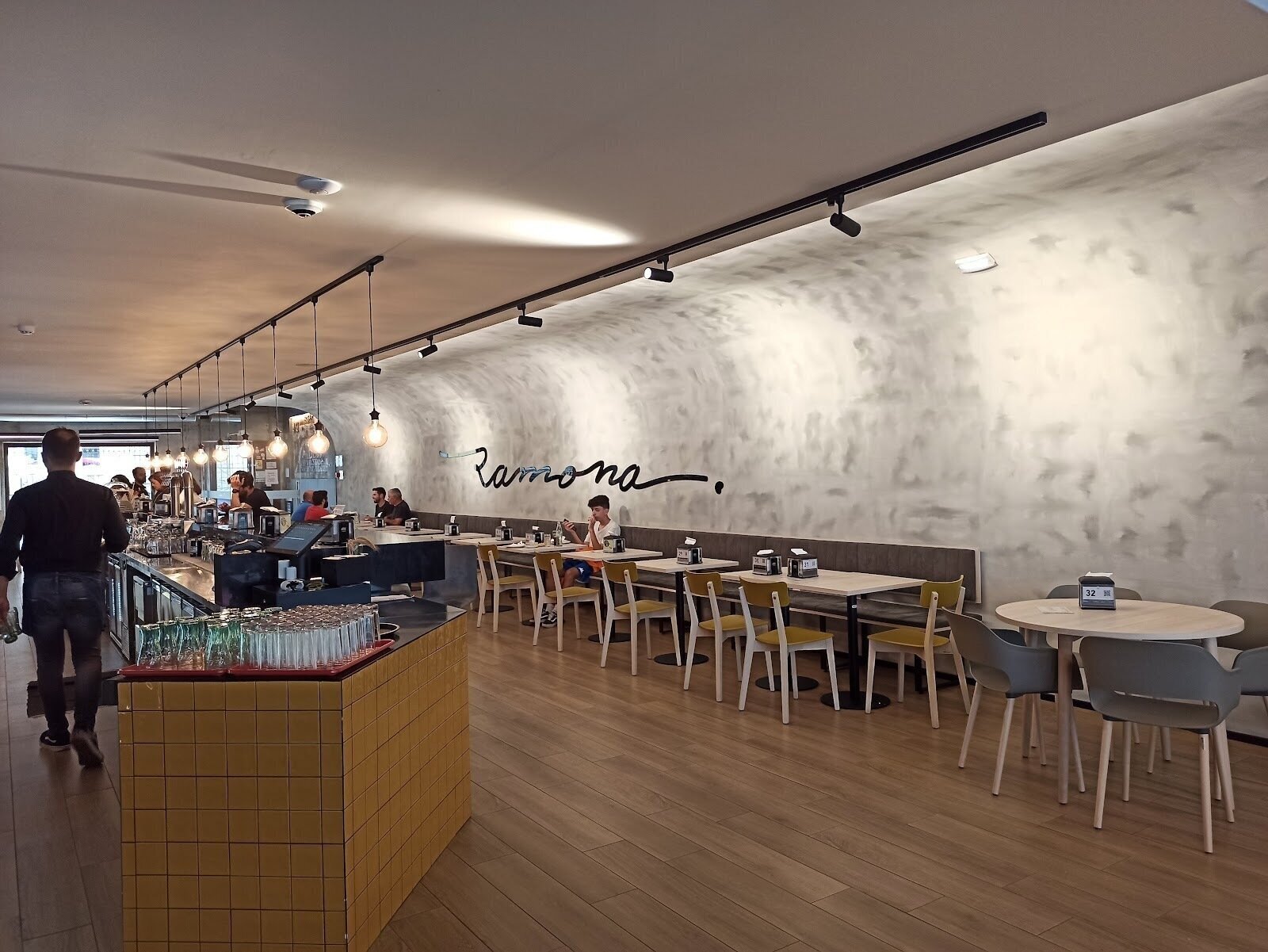 <span class="translation_missing" title="translation missing: en.meta.location_title, location_name: Ramona, city: Aveiro">Location Title</span>