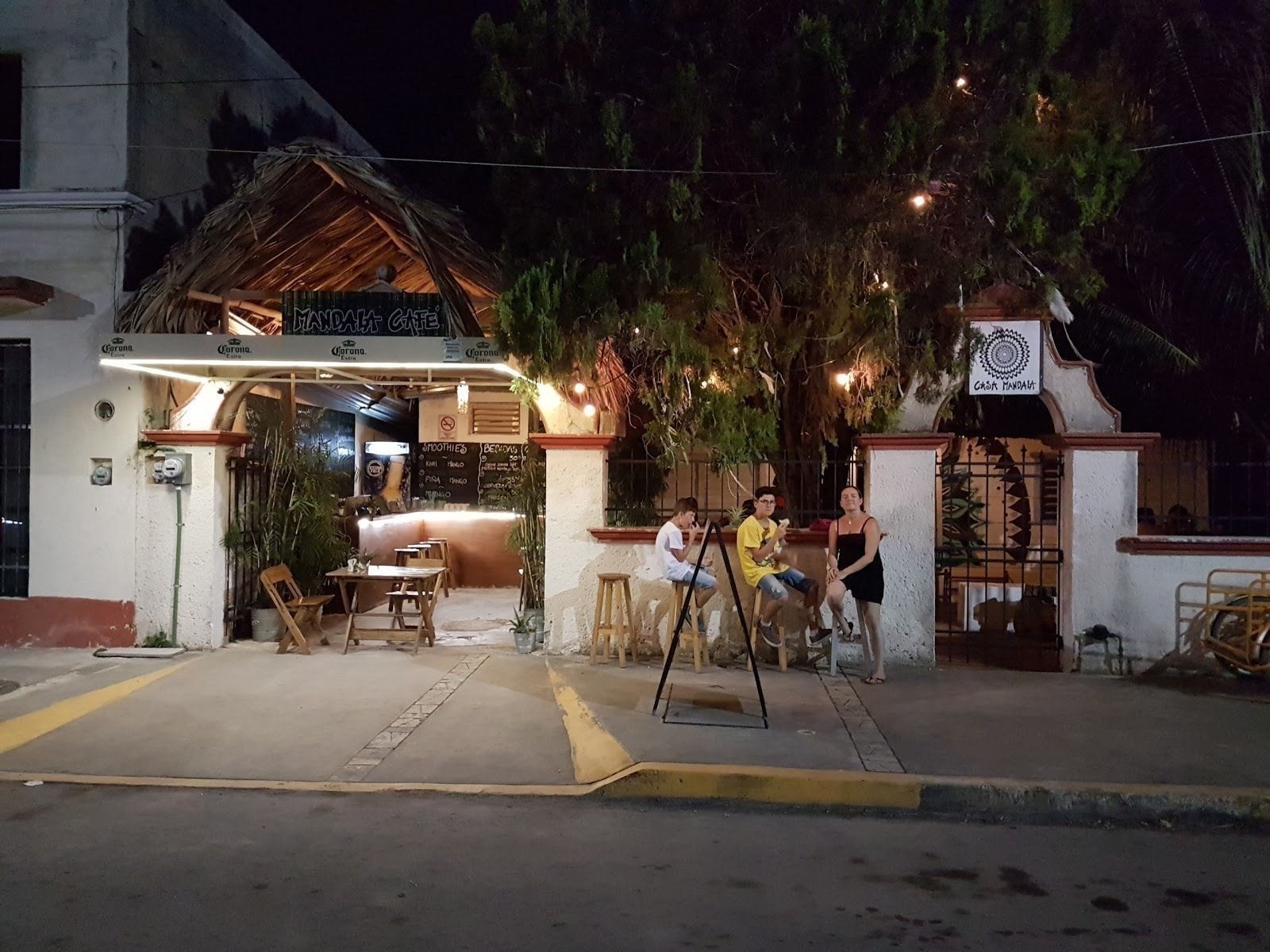 <span class="translation_missing" title="translation missing: en.meta.location_title, location_name: Mandala Cafe, city: Bacalar">Location Title</span>