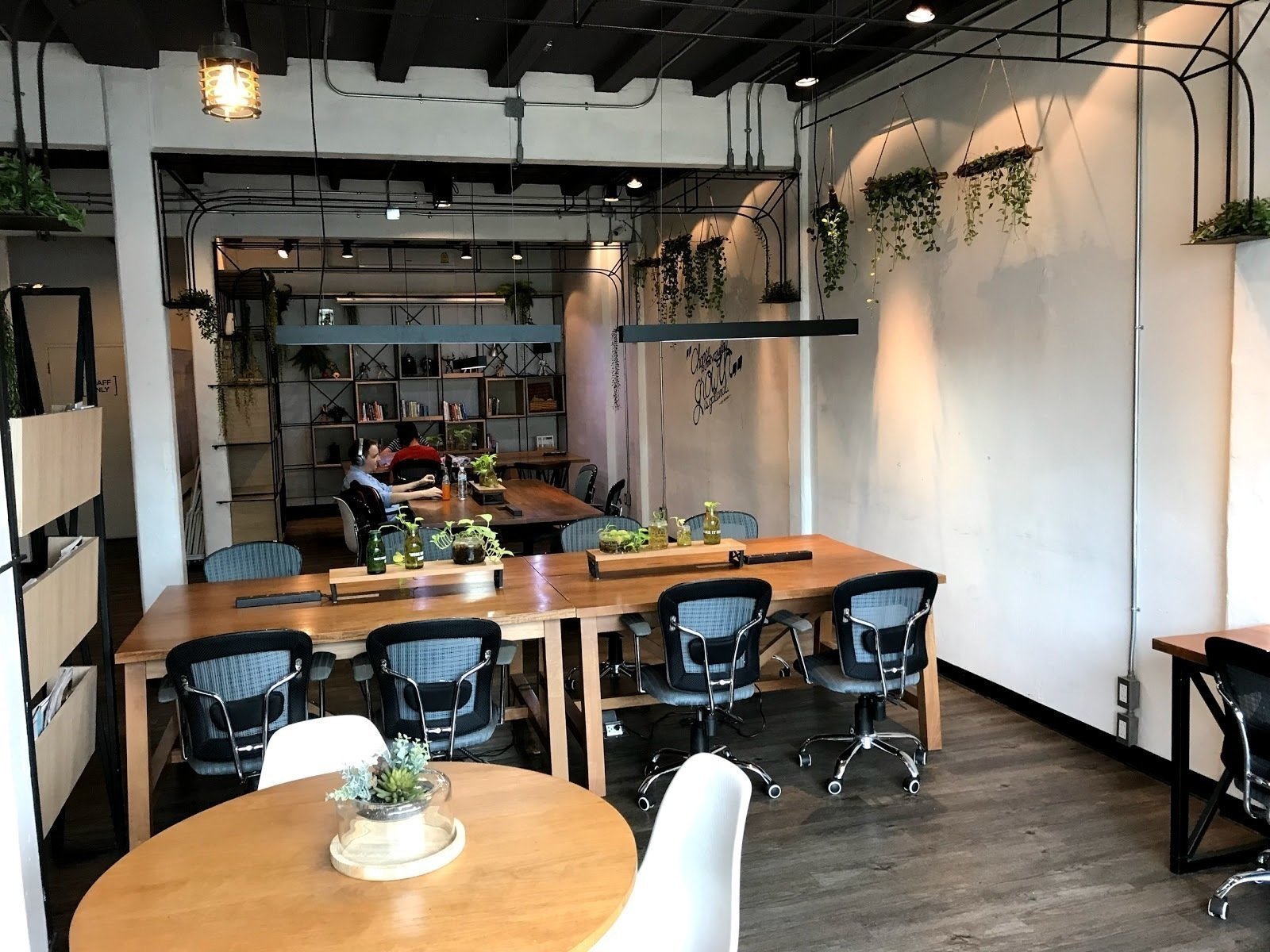 <span class="translation_missing" title="translation missing: en.meta.location_title, location_name: Growth cafe &amp; co., city: Bangkok">Location Title</span>