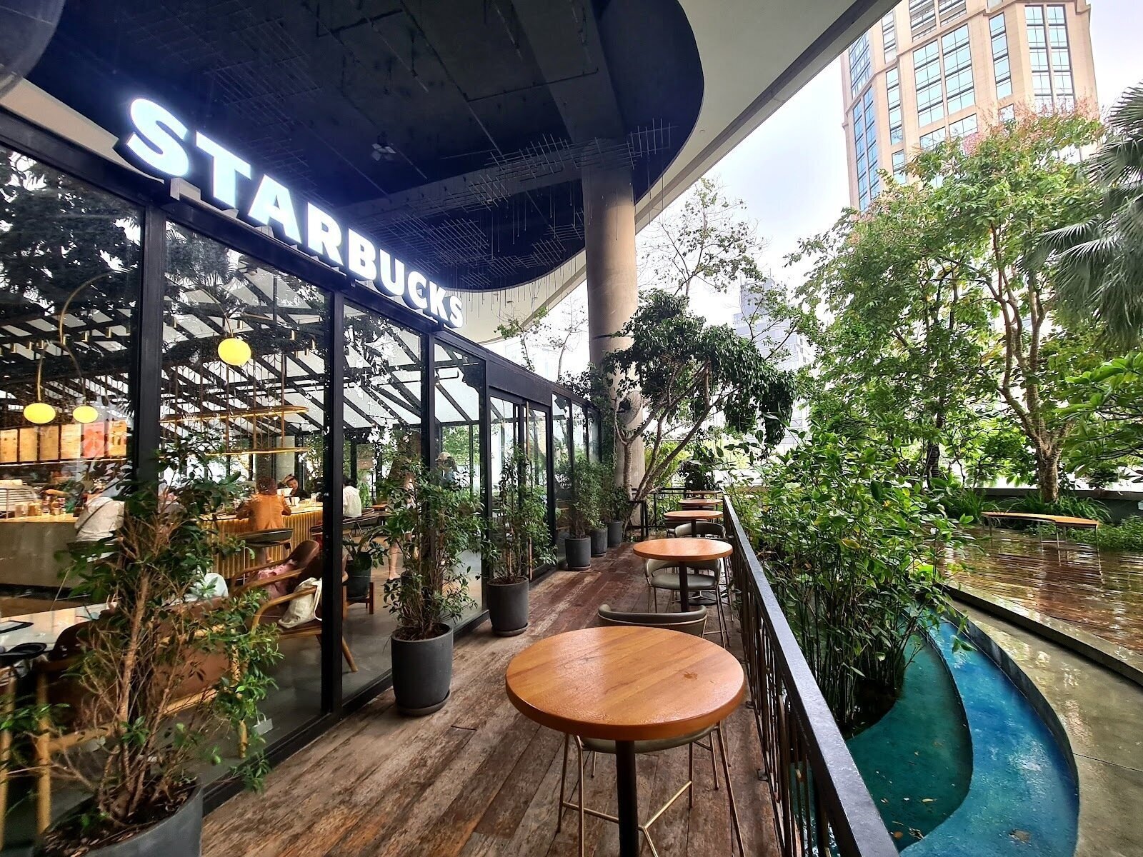 <span class="translation_missing" title="translation missing: en.meta.location_title, location_name: Starbucks Coffee (Emquartier Sky Garden, 5th Fl.), city: Bangkok">Location Title</span>