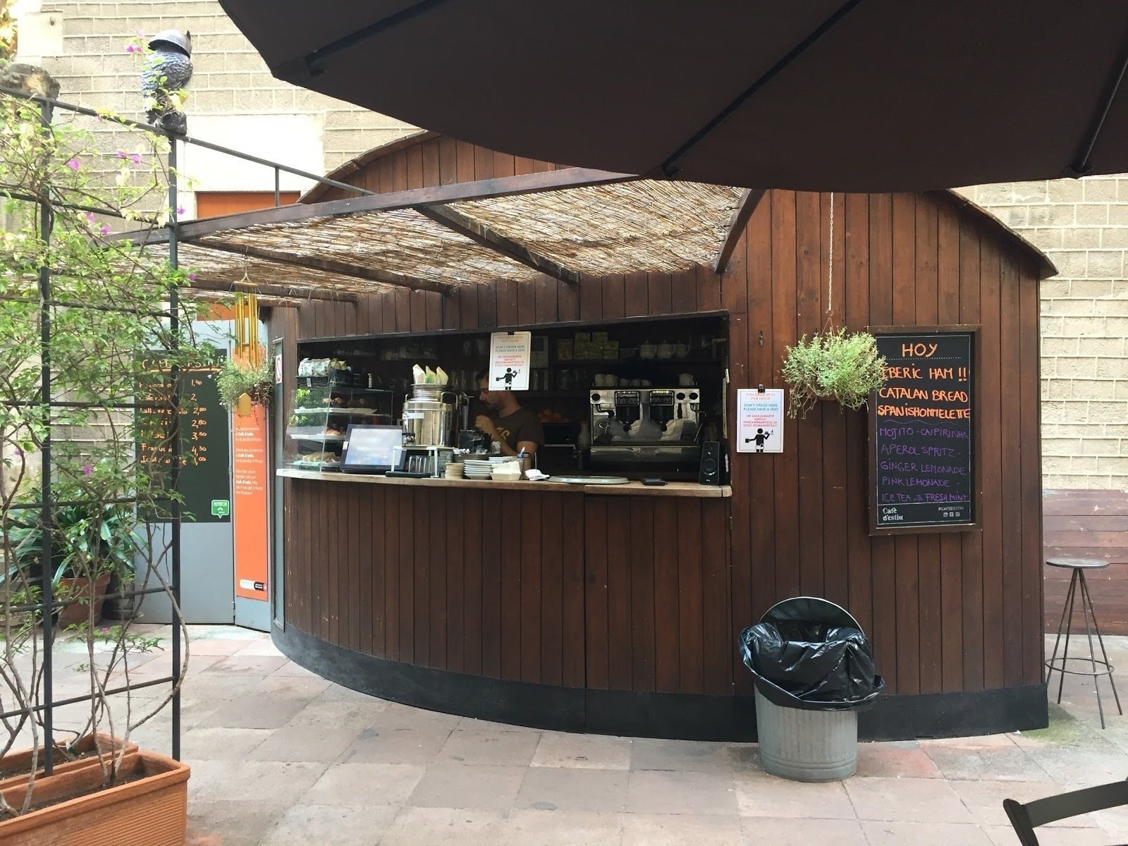 Cafè d'estiu: A Work-Friendly Place in Barcelona