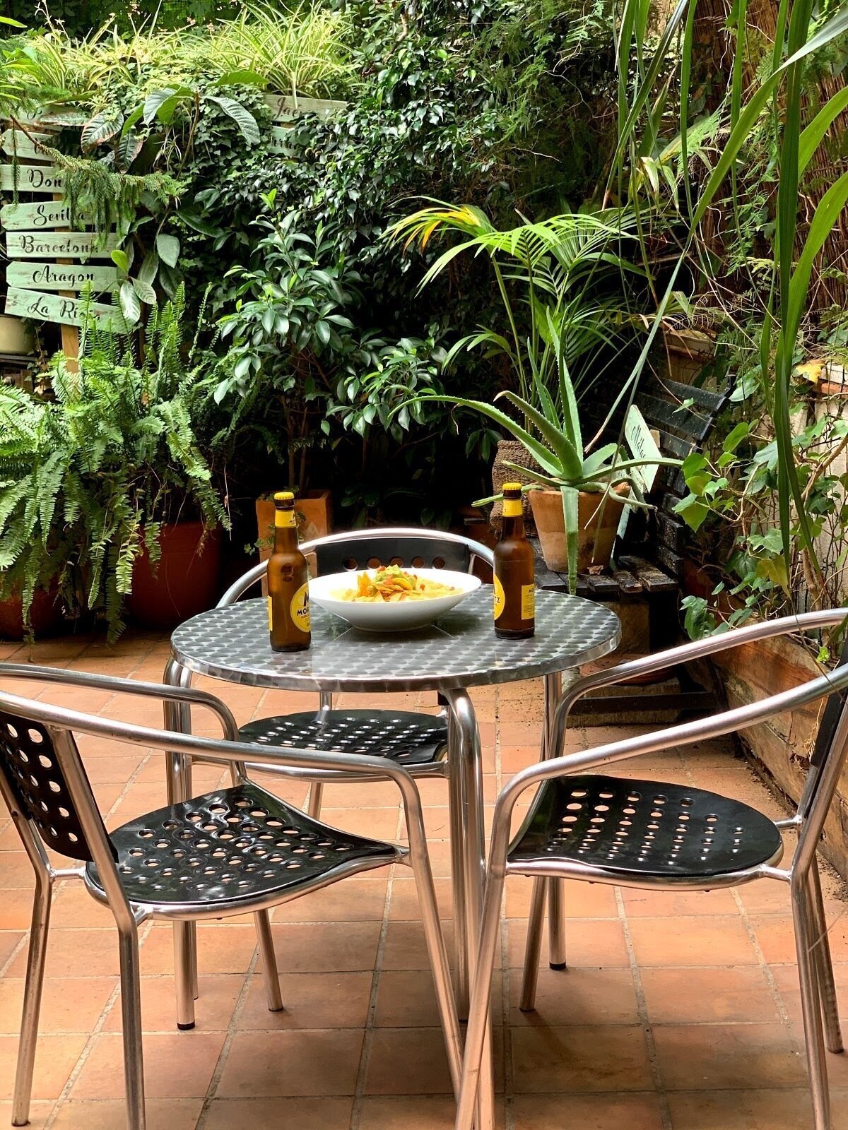 <span class="translation_missing" title="translation missing: en.meta.location_title, location_name: Cafeteria Liadísimo, city: Barcelona">Location Title</span>