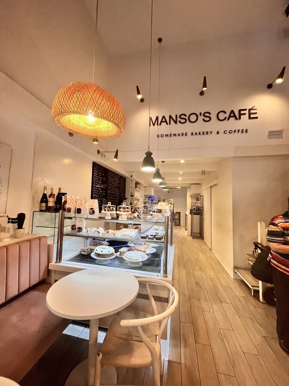 <span class="translation_missing" title="translation missing: en.meta.location_title, location_name: Manso&#39;s Cafe, city: Barcelona">Location Title</span>