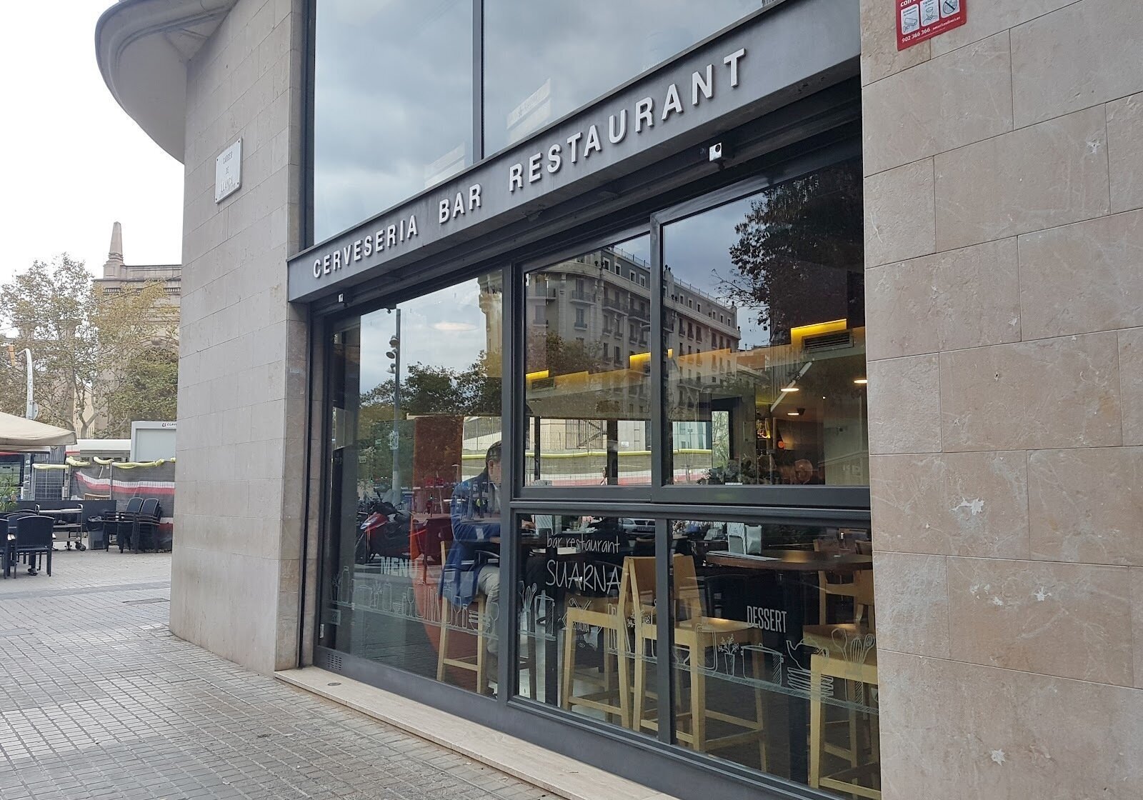<span class="translation_missing" title="translation missing: en.meta.location_title, location_name: Suarna Restaurant, city: Barcelona">Location Title</span>