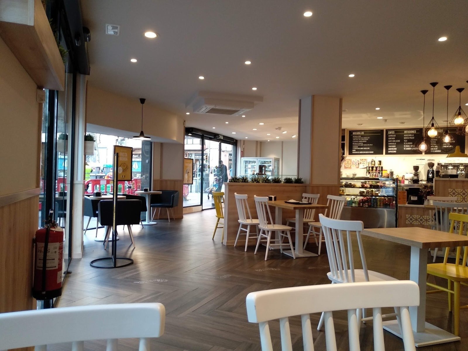 Vivari Coffee & Bakery: A Work-Friendly Place in Barcelona