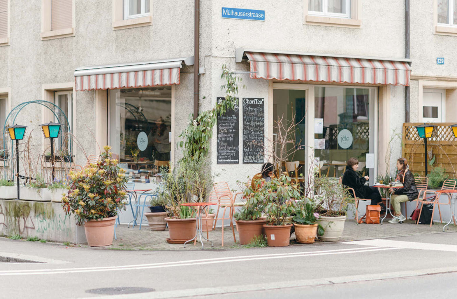 <span class="translation_missing" title="translation missing: en.meta.location_title, location_name: Jêle Café, city: Basel">Location Title</span>