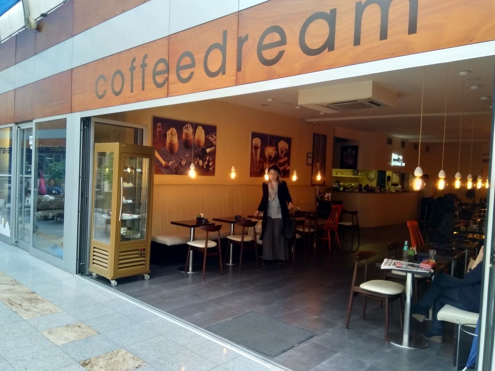 <span class="translation_missing" title="translation missing: en.meta.location_title, location_name: Coffee Dream @ Dečanska, city: Belgrade">Location Title</span>