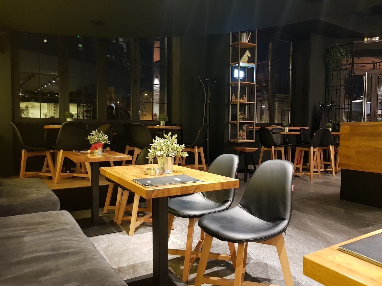<span class="translation_missing" title="translation missing: en.meta.location_title, location_name: De-Tox The Angle Cafe, city: Belgrade">Location Title</span>