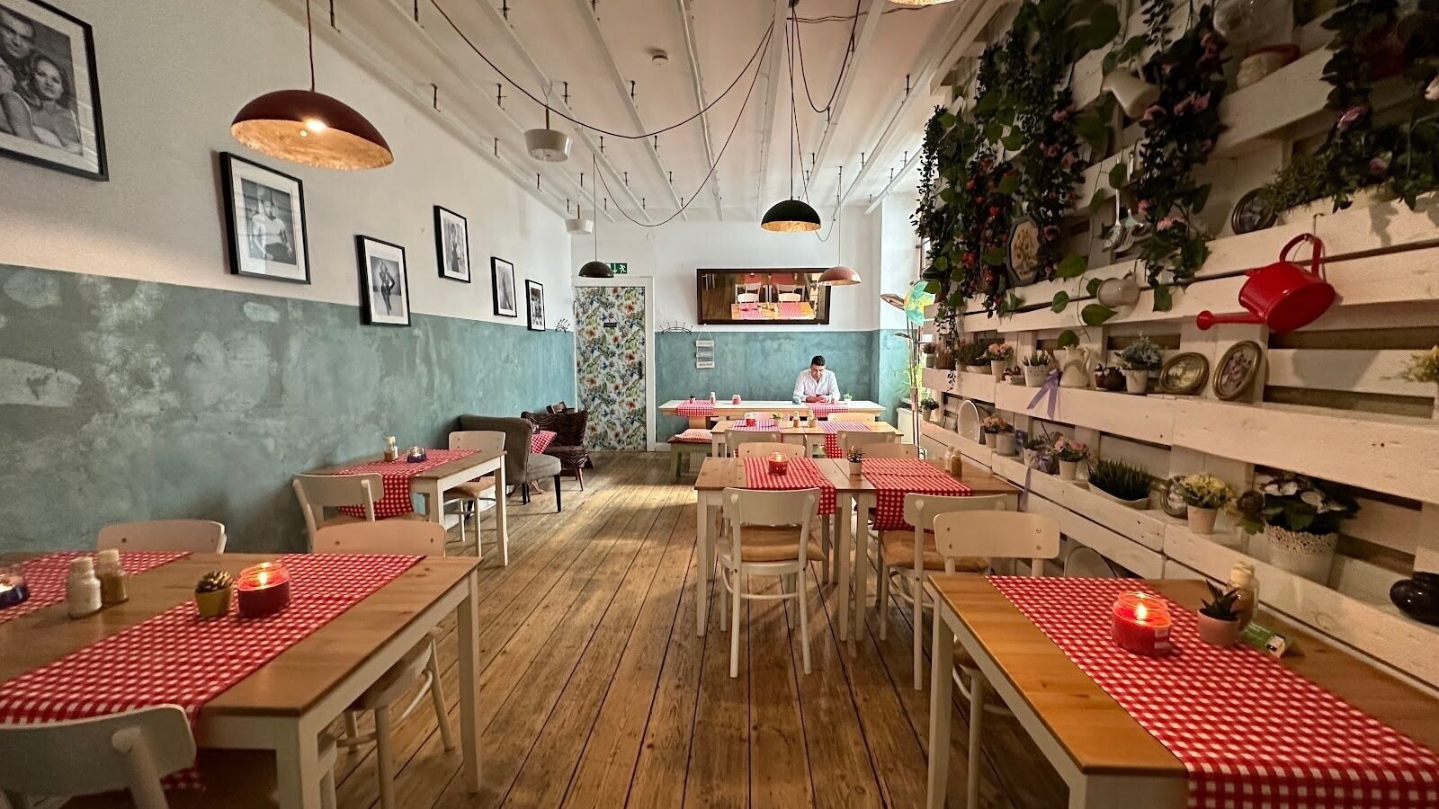 <span class="translation_missing" title="translation missing: en.meta.location_title, location_name: Coffee &amp; Bagel House, city: Berlin">Location Title</span>