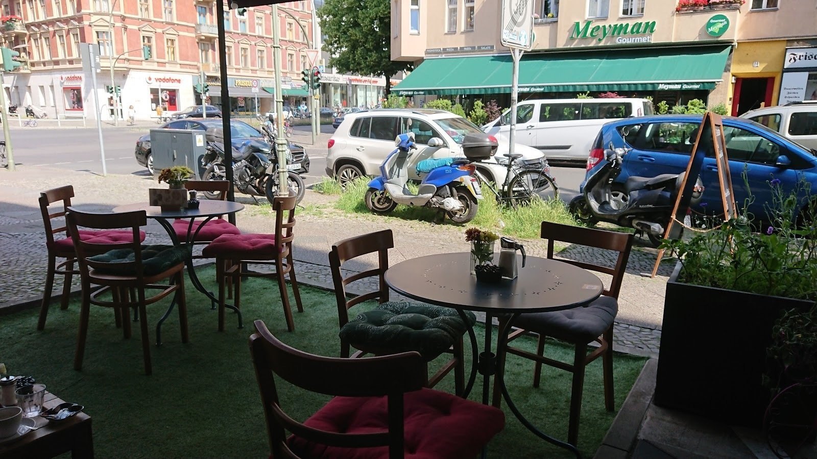 <span class="translation_missing" title="translation missing: en.meta.location_title, location_name: Kaffeeschwestern Cafe, city: Berlin">Location Title</span>