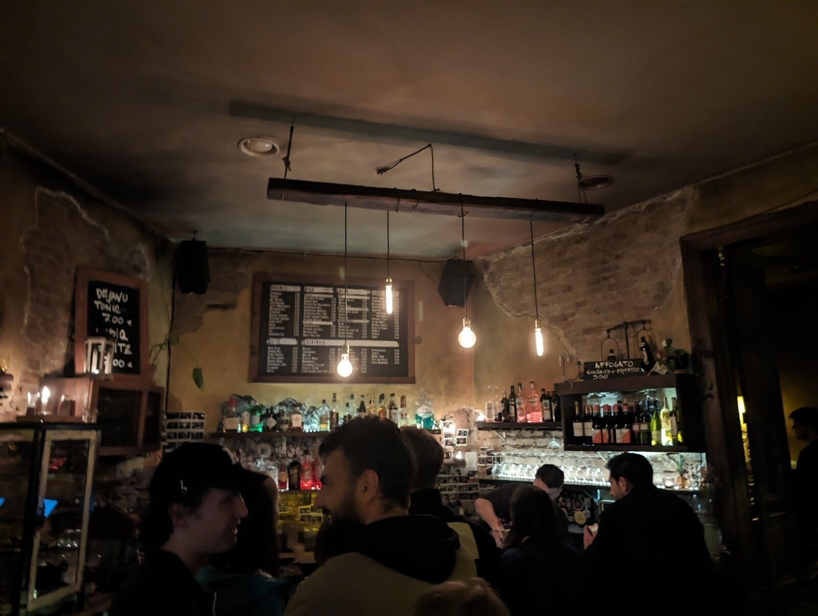 <span class="translation_missing" title="translation missing: en.meta.location_title, location_name: Mano Cafe, city: Berlin">Location Title</span>