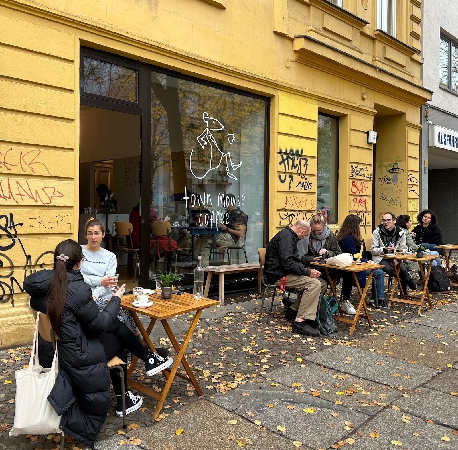 <span class="translation_missing" title="translation missing: en.meta.location_title, location_name: Town Mouse Coffee, city: Berlin">Location Title</span>