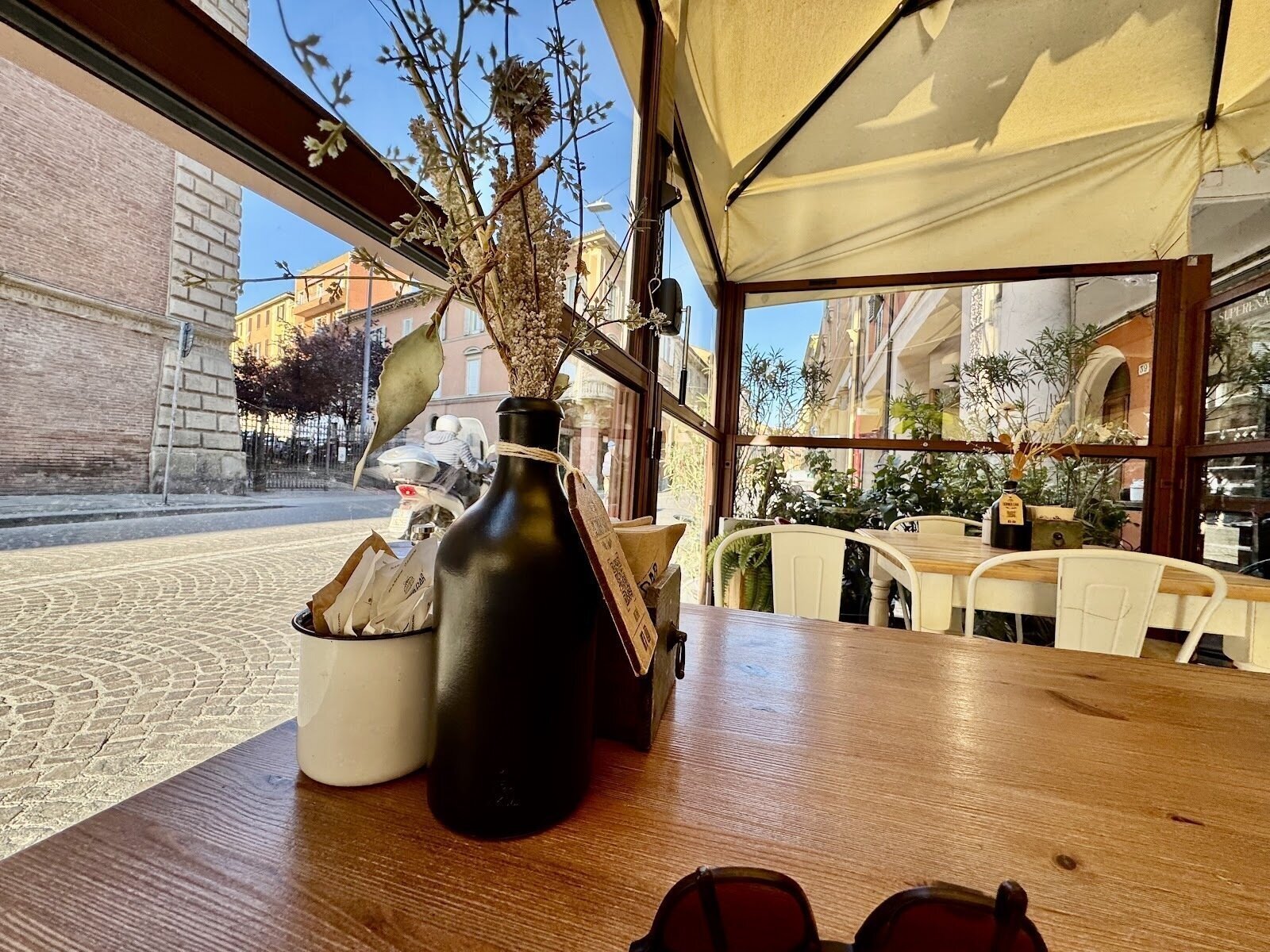 Corner Bar: A Work-Friendly Place in Bologna