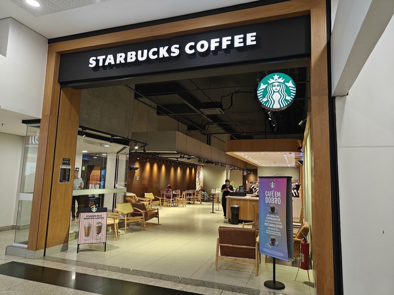 <span class="translation_missing" title="translation missing: en.meta.location_title, location_name: Starbucks @ Venâncio Shopping, city: Brasília">Location Title</span>