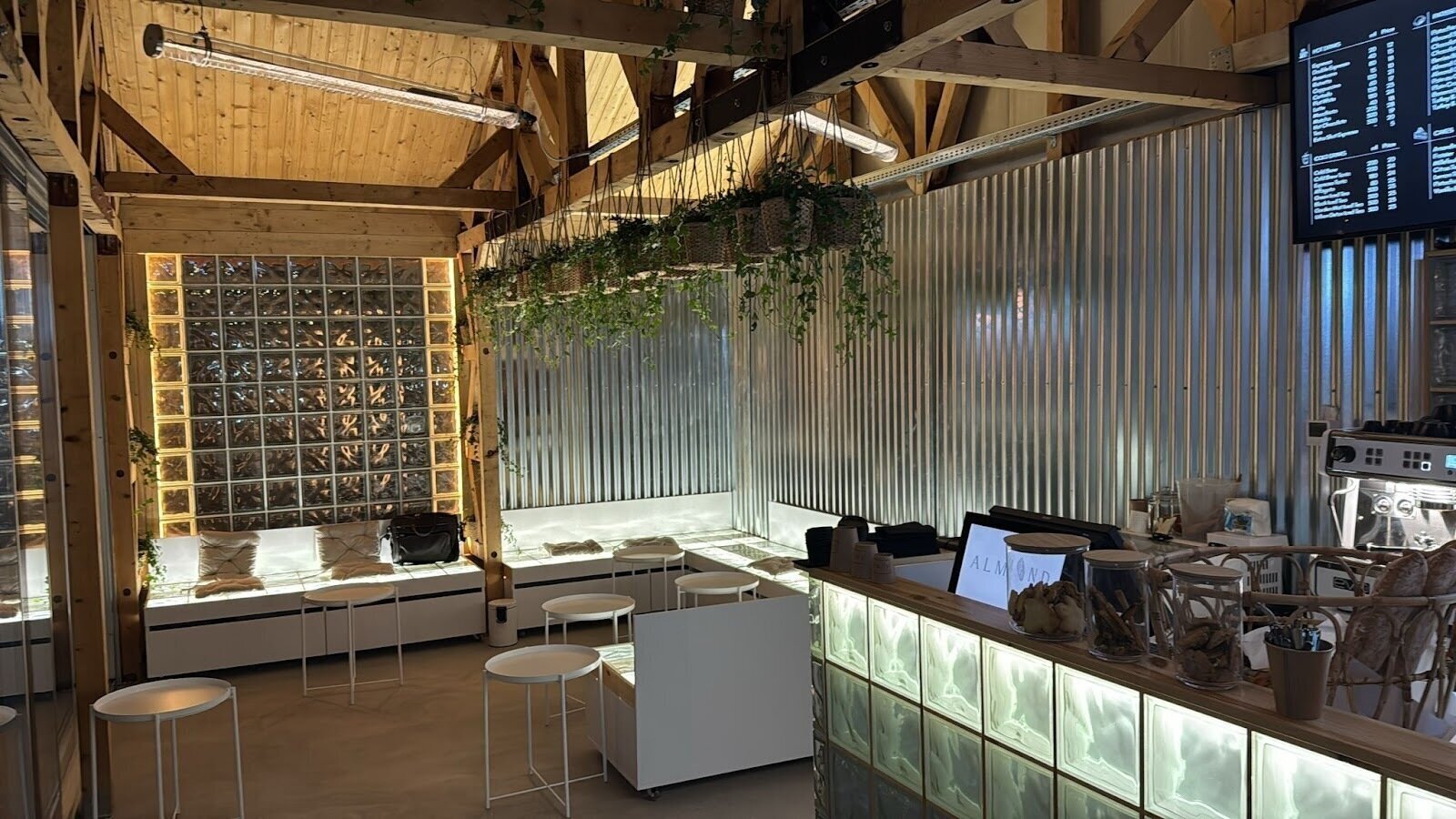 <span class="translation_missing" title="translation missing: en.meta.location_title, location_name: Almond Café, city: Bucharest">Location Title</span>