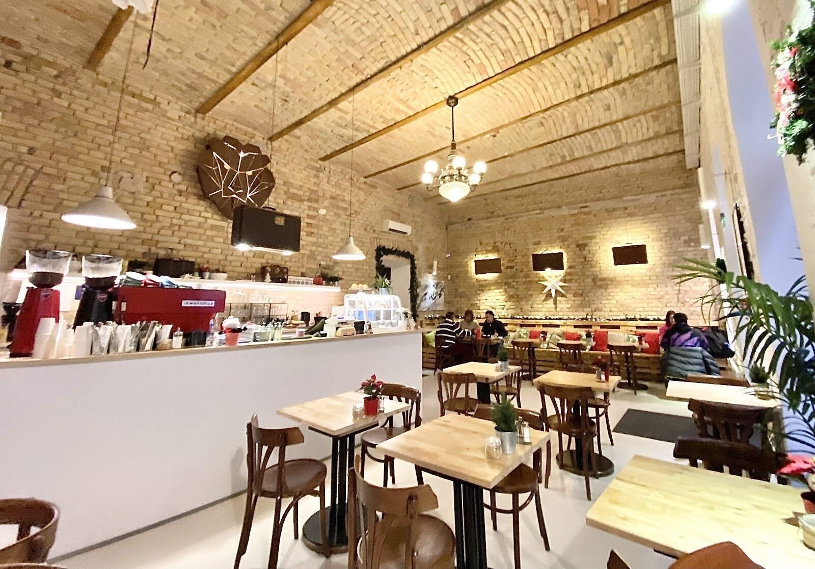 <span class="translation_missing" title="translation missing: en.meta.location_title, location_name: Lion's Locker Coffee &amp; Brunch, city: Budapest">Location Title</span>