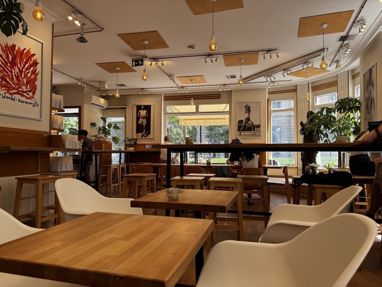 <span class="translation_missing" title="translation missing: en.meta.location_title, location_name: Madal Cafe, city: Budapest">Location Title</span>