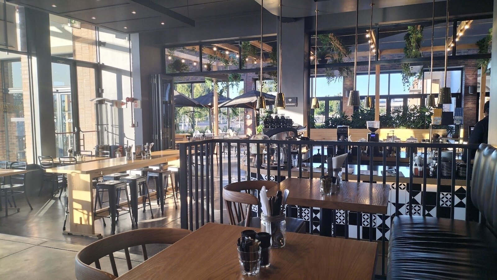 <span class="translation_missing" title="translation missing: en.meta.location_title, location_name: Bootlegger Sandown Retail Crossing, city: Cape Town">Location Title</span>