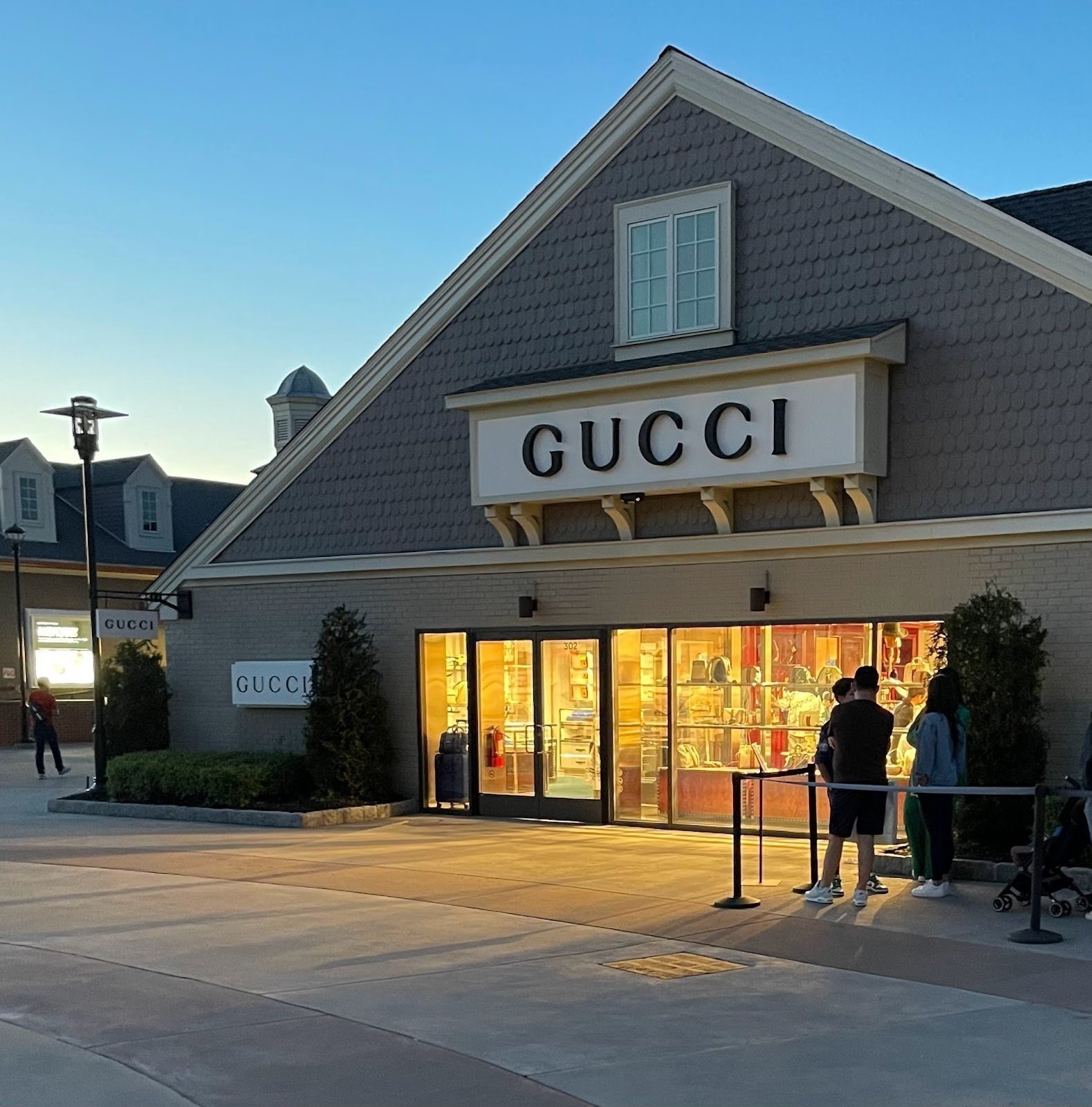 <span class="translation_missing" title="translation missing: en.meta.location_title, location_name: Woodbury Common Premium Outlets, city: Central Valley">Location Title</span>