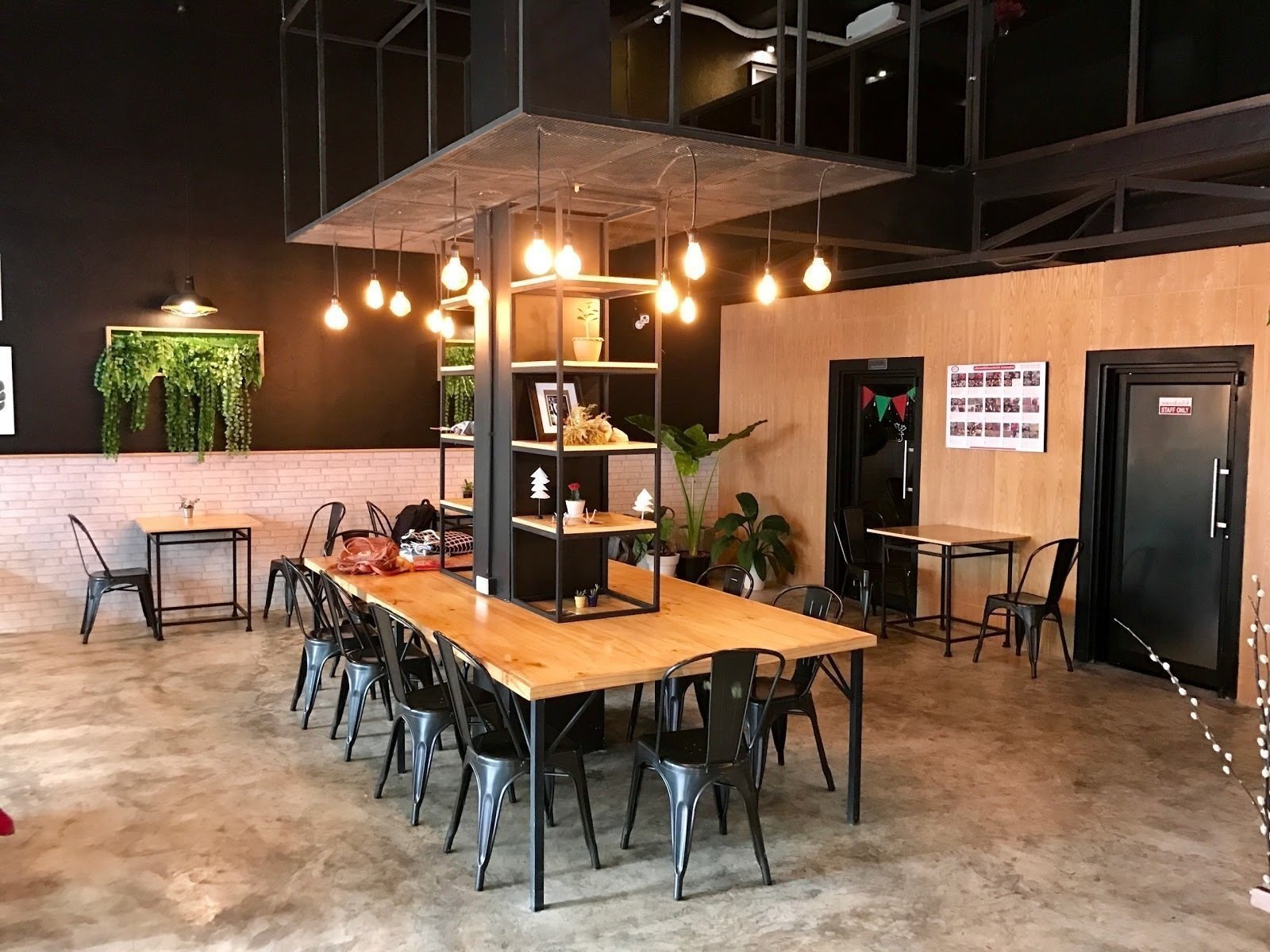 <span class="translation_missing" title="translation missing: en.meta.location_title, location_name: Min Cafe, city: Chiang Mai">Location Title</span>